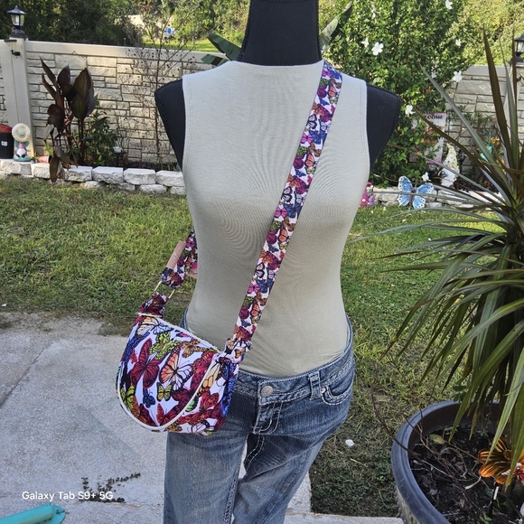 NWT MULTI COLORED BUTTERFLY LUV BETSEY SLING CROSSBODY - Picture 5 of 5